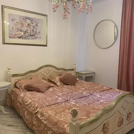 Vintage Ultracentral Apartment